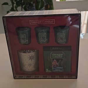 NIB Yankee Candle Gift Box Set 3 Votives 12 Tea Lights 1 Glass Votive Holder